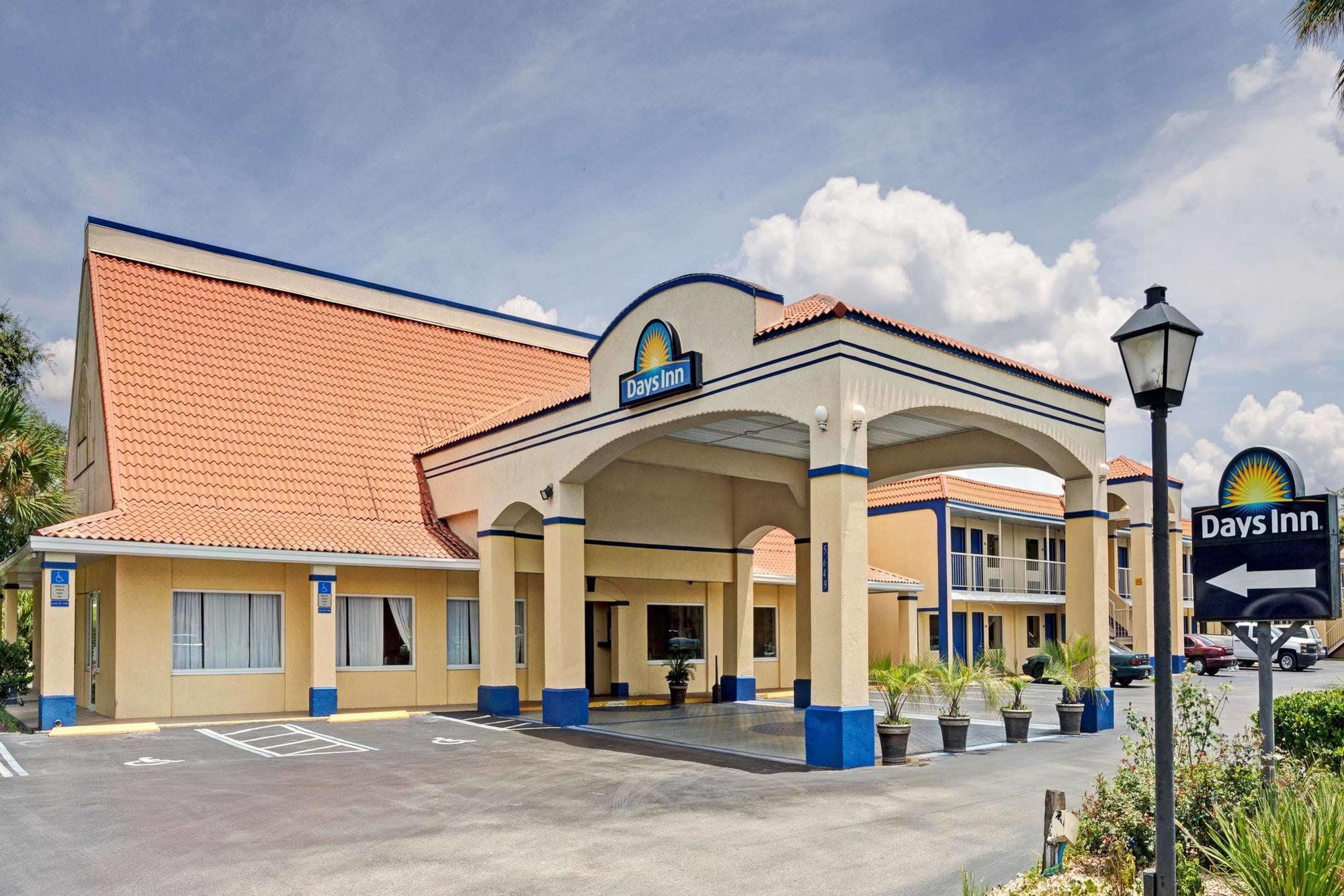 Days Inn By Wyndham Jacksonville South Memorial Hospital ภายนอก รูปภาพ