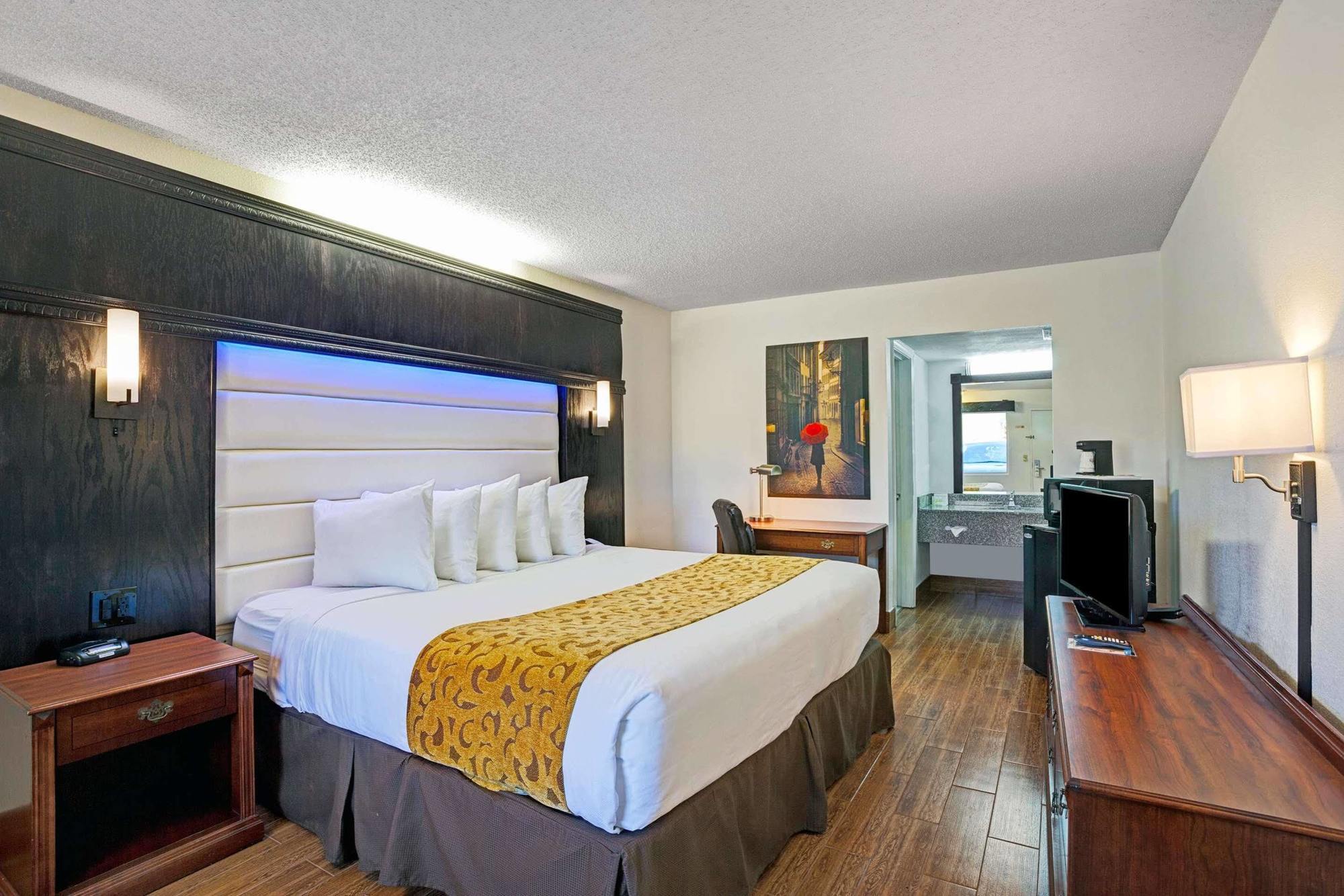 Days Inn By Wyndham Jacksonville South Memorial Hospital ภายนอก รูปภาพ